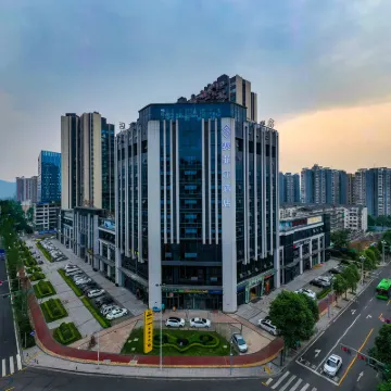 雅安賽菲爾酒店 鄰近金鳳山公園的酒店