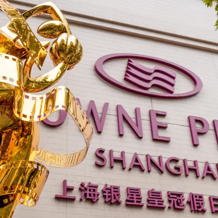Crowne Plaza SHANGHAI by IHG Отели рядом с достопримечательностью «Станция метро Xujiahui»