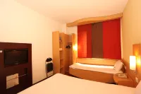 Jasmine Yueju Boutique Hotel (Anshan Railway Station Shengli Square)