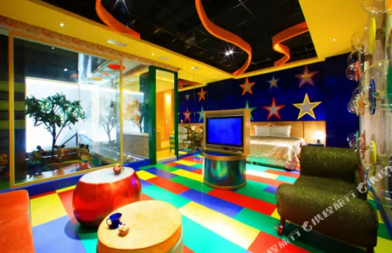 第八月台市集旅館