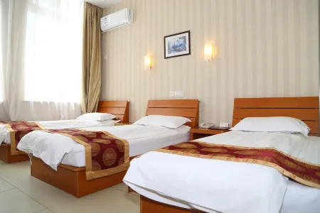 Dongsi Hotel Beijing (Near  Wangfujing) Отели рядом с достопримечательностью «Beijing Fujunwang Palace»