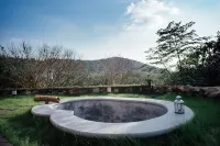 MOUNTAIN  VILLA - Hot Springs