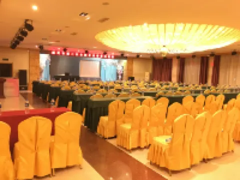 Home Inn Huayi Hotel (Xinmin Liaohe Street) Hotels in Xinmin