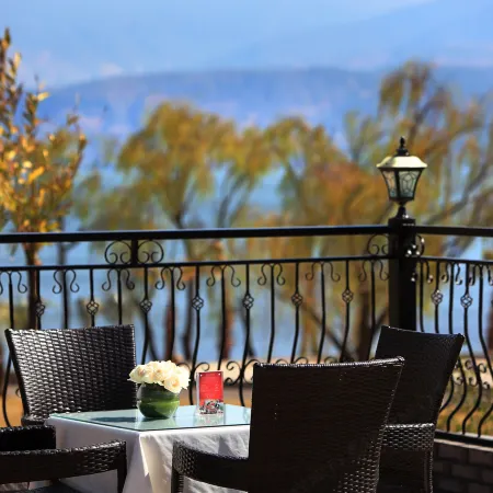 Bonreal Hotel (Xichang Qionghai Bay)