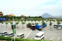 Banxia Inn (Hengdian Mingqing West Road)