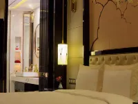 Shanghai Royal Garden Hotel (Shanghai International Resort) Hotels near Tangzhen Station