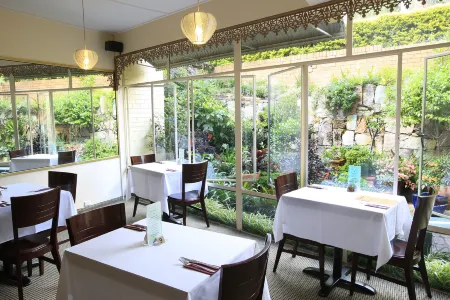 Soho Brisbane Отели рядом с достопримечательностью «The Old Windmill»