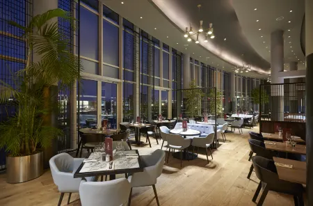 DoubleTree by Hilton London Excel Отели рядом с достопримечательностью «Университет Восток Лондон Студент Юнион»