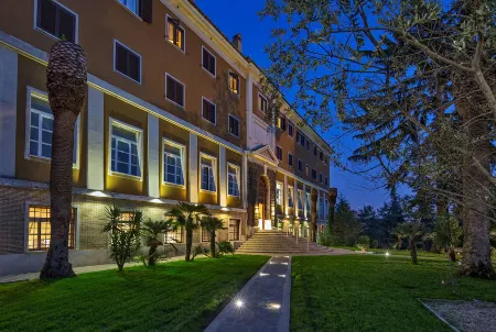 LH Hotel Roma Montemario Отели рядом с достопримечательностью «Via Don Carlo Gnocchi»