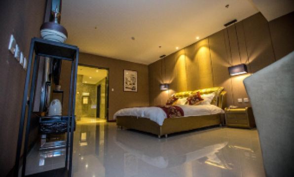 Ulanhot Famous City Express Hotel - Housity