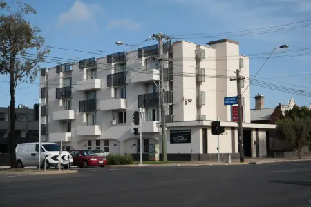 Parkville Place Serviced Apartments Отели рядом с достопримечательностью «СЕРС Коммьюнити Энвиронмент Парк»