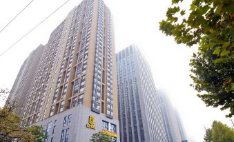 Super 8 Hotel (Hefei 1912 Xinhua International Plaza)