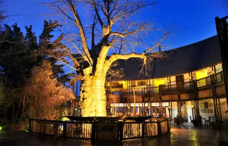 Cresta Mowana Safari Resort & Spa