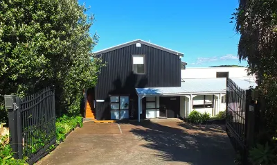 Le Chalet Waiheke Apartments Hotels in der Nähe von EcoZip Adventures