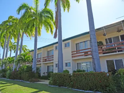 Palm Waters Holiday Villas فنادق في North Ward