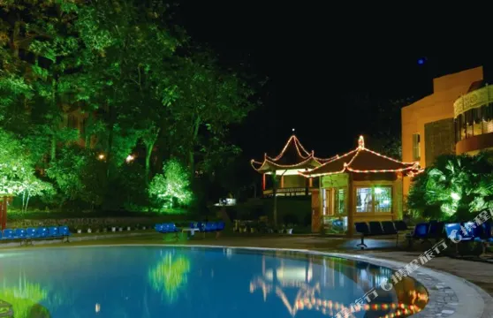 普格螺髻山温泉山莊