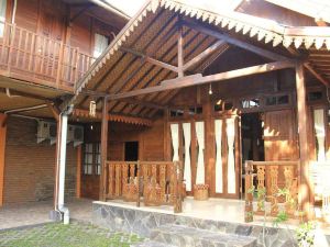 Omah Kayu Guest House