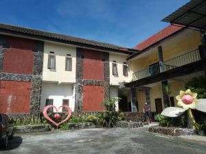 Bunga Matahari Guest House and Hotel