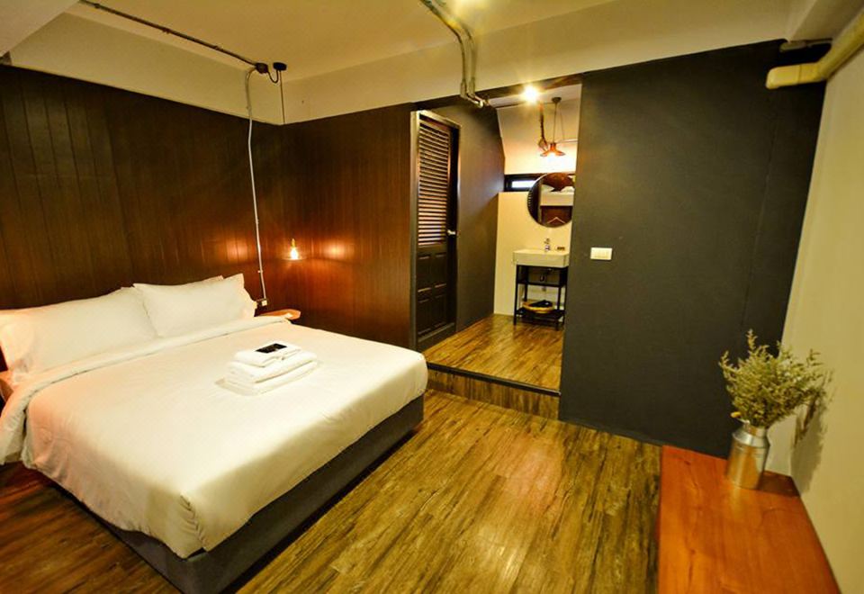 STrips the Poshtel - Hostel - Housity
