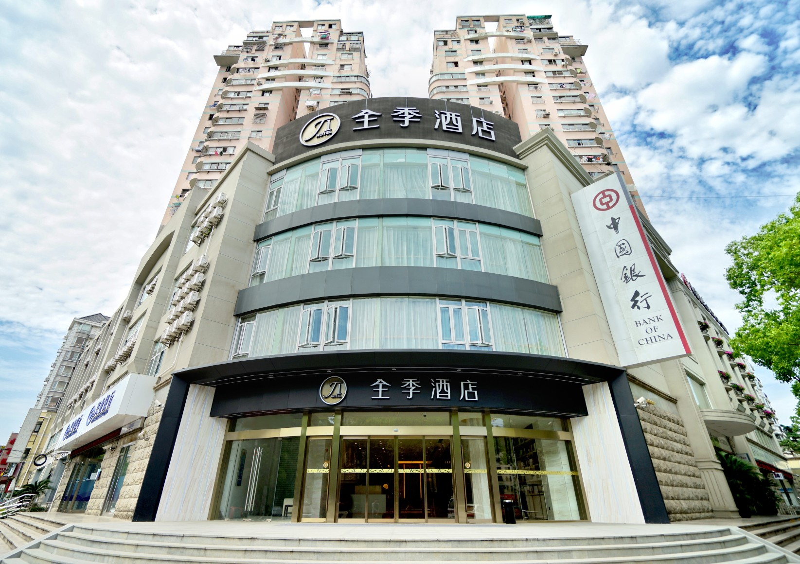jihotelshanghaixinzhuangcloudnineshoppingmall