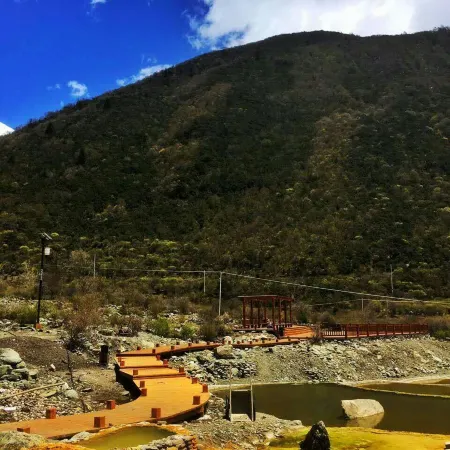Kangding Zhongguhong Hot Springs Camp Accommodation