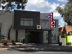 Hello Adelaide Motel and Apartments