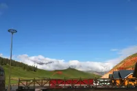 Qilian Wumanshanye Hotel