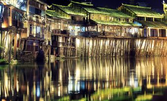 Happy Utopia B&B (Fenghuang Ancient City Nanhua Branch)