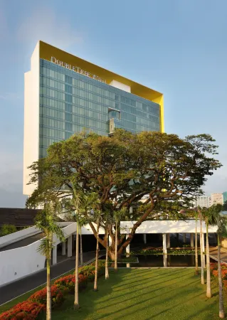 DoubleTree by Hilton Jakarta - Diponegoro Отели рядом с достопримечательностью «Централна джамия на Мънтенг»