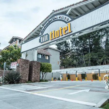 Tilt Hotel Universal-Hollywood, Ascend Hotel Collection Отели рядом с достопримечательностью «Юниверсал-Сити»