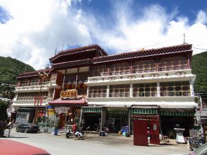 Deqin Tibetan Township Hotel