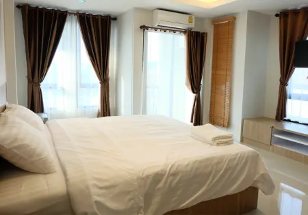 Calivefornia2016 Отели рядом с достопримечательностью «The Navel City Pillar of Chiang Rai»