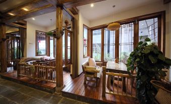 Floral Hotel·Yicheng Yijia Hotel(Dongda store of Zhangjiajie National Forest Park) - Housity