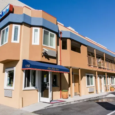 Seaside Inn Отели рядом с достопримечательностью «Форт Мейсон»