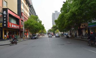 Nanchang Black Swan Hotel (Dinggong Road North Subway Station)