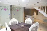 Xiaowang Kingdom Theme Hotel (Shiyan Railway Station North Square Beijing South Road Branch)