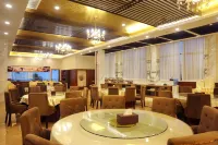 Dongbao Wenquan Grand Hotel (Ruili Caifu Plaza)