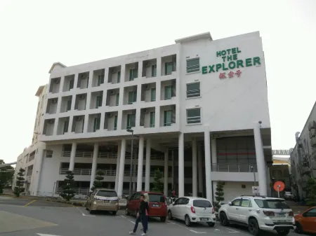 The Explorer Hotel Отели рядом с достопримечательностью «Dataran Pahlawan Melake Megamall»