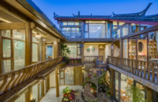 Yishu·designer light luxury vacation B & B Hotels near The Ancient Town of Shuhe-Sifang Street