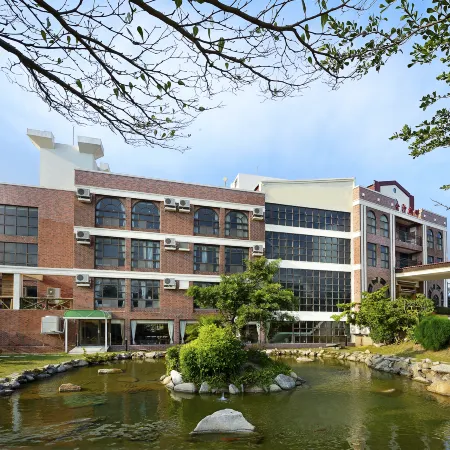 Jinsa Lakeside View Resort