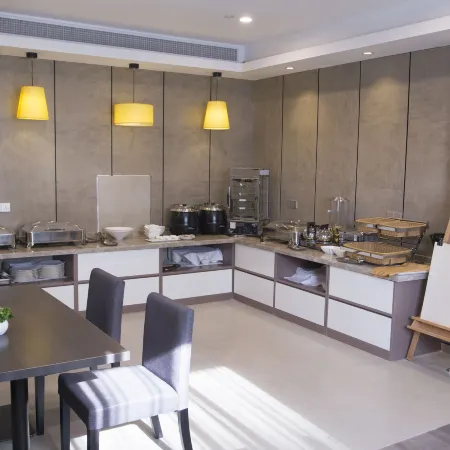 Homeinn Plus Hotels(North Square of Tianyi Pavilion Railway Station, Ningbo)