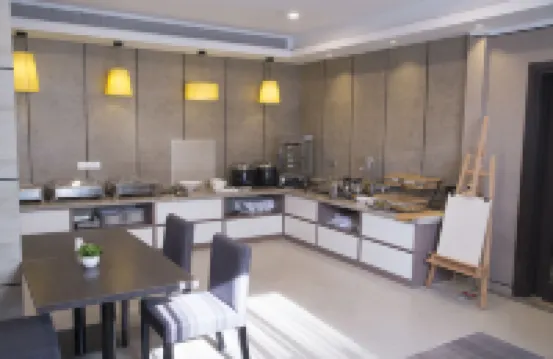 Homeinn Plus Hotels(North Square of Tianyi Pavilion Railway Station, Ningbo)