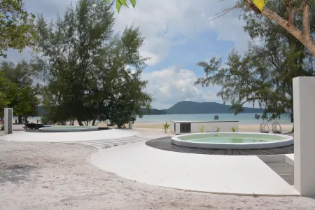 Moonlight Resort Отели рядом с достопримечательностью «Лейзи Бич»