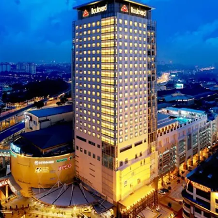 St. Giles Boulevard Отели рядом с достопримечательностью «Торговый центр Mid Valley Mega Mall»