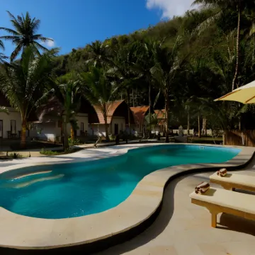 Crystal Bay Villa Hotels near Tembeling Beach