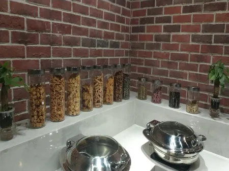 Zhangjiagang Gulu Hotel (Shazhou Road Pedestrian Street Branch) Отели рядом с достопримечательностью «luyuanguzhen»