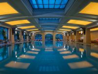 青岛金沙滩希尔顿酒店 - 室内游泳池
