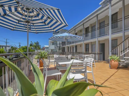 Camden Motor Inn Отели рядом с достопримечательностью «Кбус Супер Стадиум»