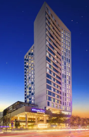 Starcity Hotel & Condotel Beachfront Nha Trang Отели рядом с достопримечательностью «Хон Там»