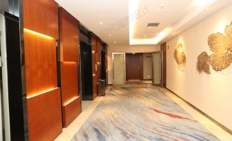 U-Hotel (Shenzhen Fuyong Metro Station)